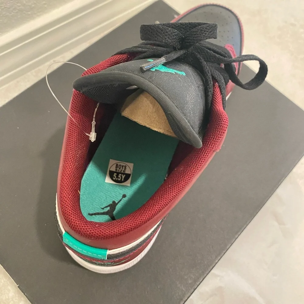 NEW! Air Jordan 1 Low SE Dark Beetroot Roma Green White Black Size 5.5Y